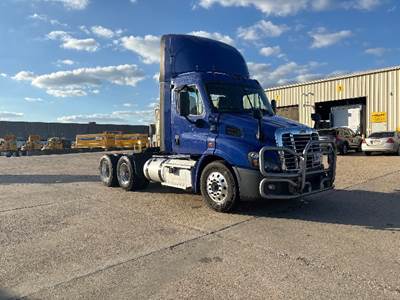 Freightliner Cascadia 113 Day Cab Truck - 450HP, 12 Speed Automatic