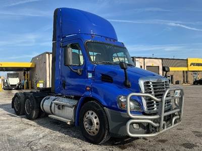 Freightliner Cascadia 113 Day Cab Truck - 450HP, 12 Speed Automatic
