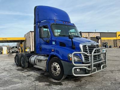 Freightliner Cascadia 113 Day Cab Truck - 450HP, 12 Speed Automatic