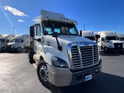 Freightliner Cascadia 113 Single Axle Day Cab Truck - 435HP, 12 Speed Automatic
