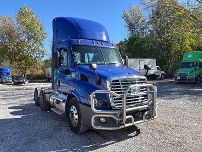 Freightliner Cascadia 113 Day Cab Truck - 450HP, 12 Speed Automatic