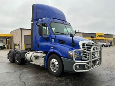 Freightliner Cascadia 113 Day Cab Truck - 450HP, 12 Speed Automatic