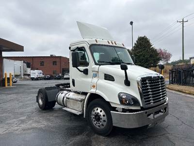 Freightliner Cascadia 113 Single Axle Day Cab Truck - 450HP, 12 Speed Automatic