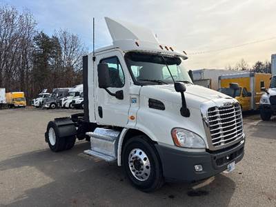 Freightliner Cascadia 113 Single Axle Day Cab Truck - 435HP, 12 Speed Automatic