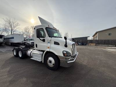 Freightliner Cascadia 113 Day Cab Truck - 410HP, 12 Speed Automatic