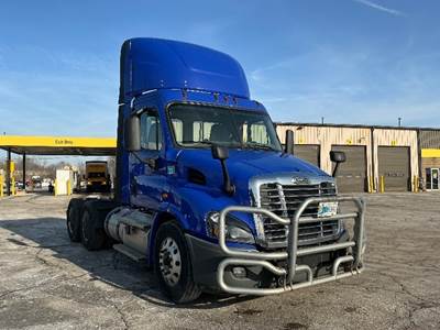 Freightliner Cascadia 113 Day Cab Truck - 450HP, 12 Speed Automatic