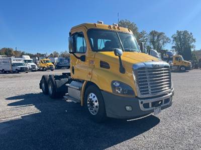 Freightliner Cascadia 113 Day Cab Truck - 450HP, 10 Speed Automatic