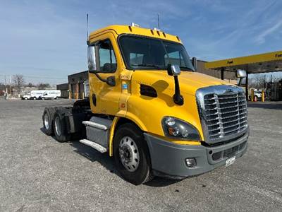 Freightliner Cascadia 113 Day Cab Truck - 450HP, 10 Speed Automatic