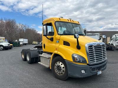 Freightliner Cascadia 113 Day Cab Truck - 450HP, 10 Speed Automatic