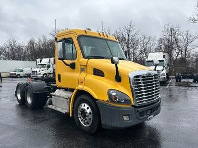 Freightliner Cascadia 113 Day Cab Truck - 450HP, 10 Speed Automatic