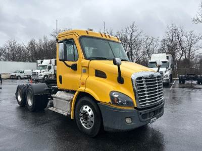Freightliner Cascadia 113 Day Cab Truck - 450HP, 10 Speed Automatic