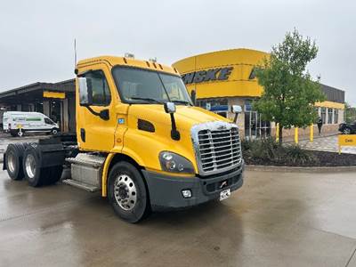 Freightliner Cascadia 113 Day Cab Truck - 450HP, 10 Speed Automatic
