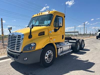 Freightliner Cascadia 113 Day Cab Truck - 450HP, 10 Speed Automatic