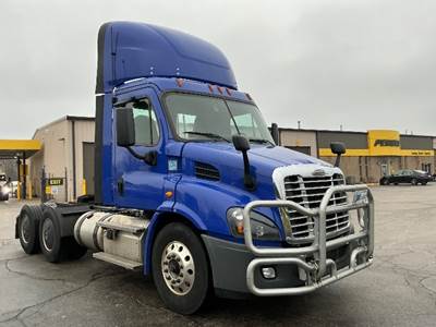 Freightliner Cascadia 113 Day Cab Truck - 450HP, 12 Speed Automatic