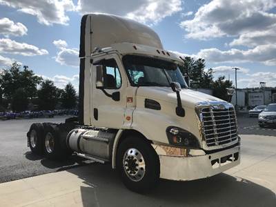 Freightliner Cascadia 113 Day Cab Truck - 410HP, 12 Speed Automatic