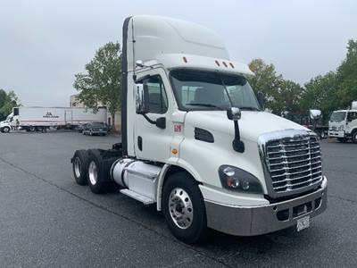 Freightliner Cascadia 113 Day Cab Truck - 410HP, 12 Speed Automatic