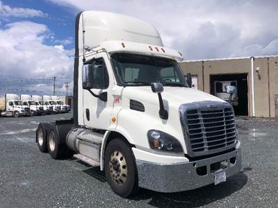 Freightliner Cascadia 113 Day Cab Truck - 410HP, 12 Speed Automatic