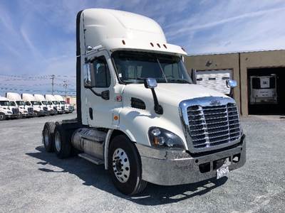 Freightliner Cascadia 113 Day Cab Truck - 410HP, 12 Speed Automatic