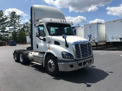 Freightliner Cascadia 113 Day Cab Truck - 410HP, 12 Speed Automatic