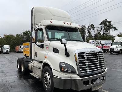 Freightliner Cascadia 113 Day Cab Truck - 410HP, 12 Speed Automatic
