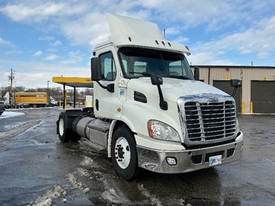 Freightliner Cascadia 113 Single Axle Day Cab Truck - 450HP, 12 Speed Automatic