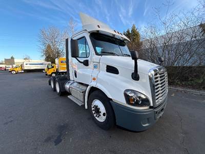 Freightliner Cascadia 113 Day Cab Truck - 410HP, 10 Speed Manual