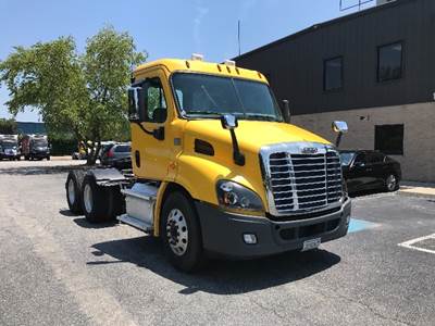 Freightliner Cascadia 113 Day Cab Truck - 450HP, 10 Speed Automatic