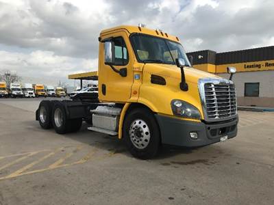 Freightliner Cascadia 113 Day Cab Truck - 450HP, 10 Speed Automatic