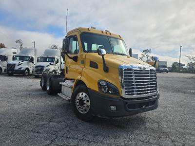 Freightliner Cascadia 113 Day Cab Truck - 450HP, 10 Speed Automatic