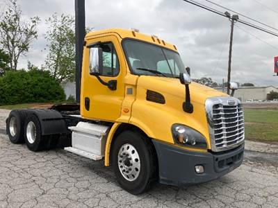 Freightliner Cascadia 113 Day Cab Truck - 450HP, 10 Speed Automatic