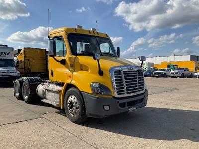 Freightliner X11364ST Day Cab Truck - 450HP, 10 Speed Automatic