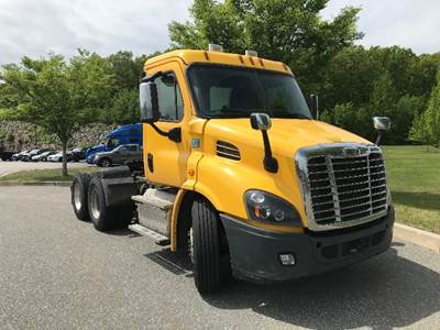Freightliner Cascadia 113 Day Cab Truck - 450HP, 10 Speed Automatic