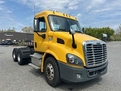 Freightliner Cascadia 113 Day Cab Truck - 450HP, 10 Speed Automatic