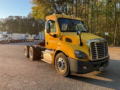 Freightliner Cascadia 113 Day Cab Truck - 450HP, 10 Speed Automatic