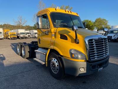 Freightliner Cascadia 113 Day Cab Truck - 450HP, 10 Speed Automatic