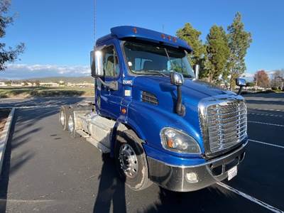 Freightliner Cascadia 113 Day Cab Truck - 410HP, 12 Speed Automatic