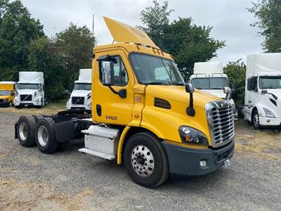 Freightliner Cascadia 113 Day Cab Truck - 450HP, 10 Speed Automatic