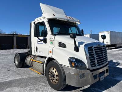 Freightliner Cascadia 113 Single Axle Day Cab Truck - 435HP, 12 Speed Automatic