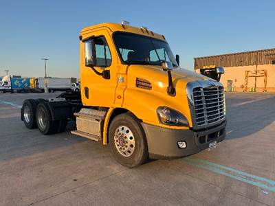Freightliner Cascadia 113 Day Cab Truck - 450HP, 10 Speed Automatic
