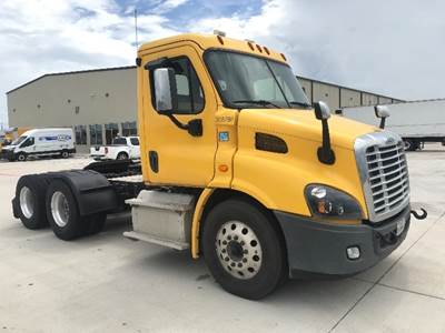 Freightliner Cascadia 113 Day Cab Truck - 450HP, 10 Speed Automatic