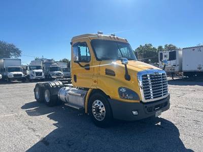 Freightliner Cascadia 113 Day Cab Truck - 450HP, 10 Speed Automatic