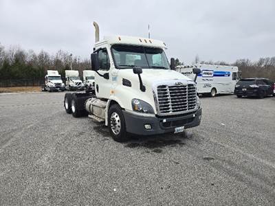Freightliner Cascadia 113 Day Cab Truck - 450HP, 12 Speed Automatic