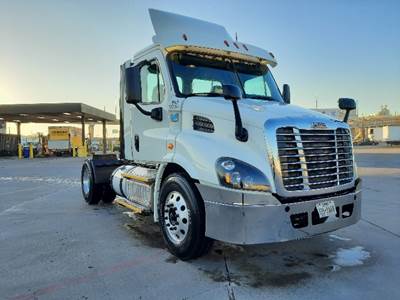 Freightliner Cascadia 113 Single Axle Day Cab Truck - 435HP, 12 Speed Automatic