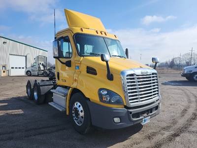 Freightliner Cascadia 113 Day Cab Truck - 450HP, 10 Speed Automatic