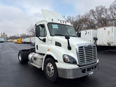 Freightliner Cascadia 113 Single Axle Day Cab Truck - 450HP, 12 Speed Automatic