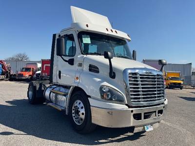 Freightliner Cascadia 113 Single Axle Day Cab Truck - 435HP, 12 Speed Automatic