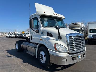 Freightliner Cascadia 113 Single Axle Day Cab Truck - 450HP, 12 Speed Automatic
