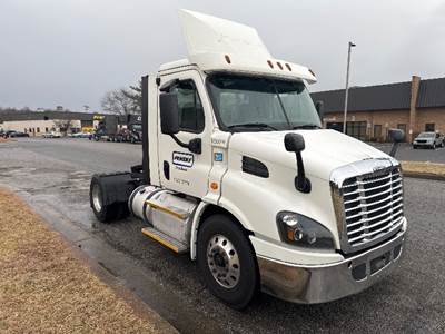 Freightliner Cascadia 113 Single Axle Day Cab Truck - 435HP, 12 Speed Automatic
