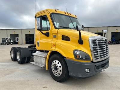 Freightliner Cascadia 113 Day Cab Truck - 450HP, 10 Speed Automatic