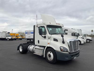 Freightliner Cascadia 113 Single Axle Day Cab Truck - 410HP, 12 Speed Automatic
